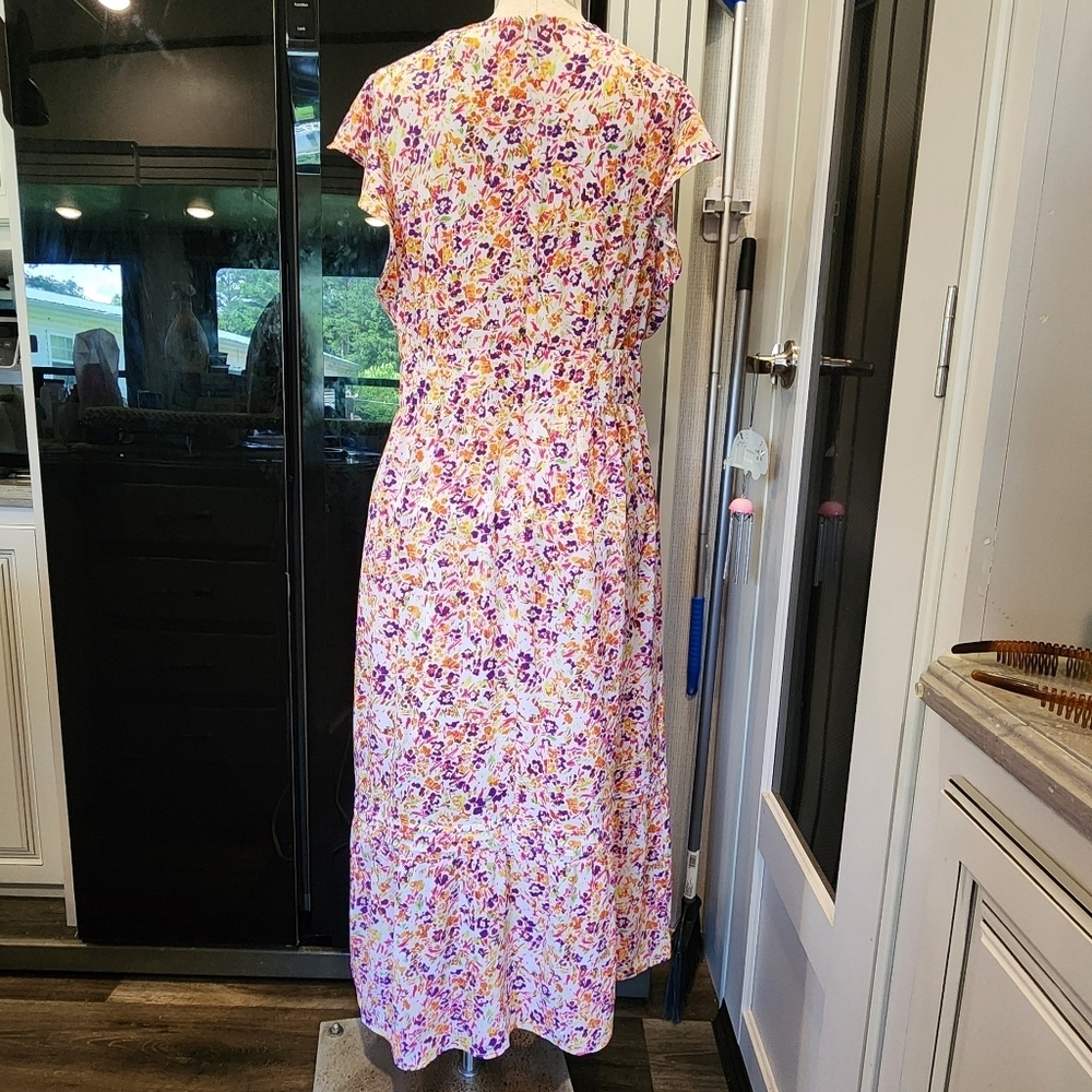 Julie Jordan Floral V-Neck Dress - Picture 6 of 10